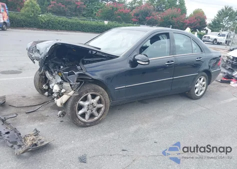 2002 Mercedes-Benz C 320 z USA, uszkodzony, nr VIN WDBRF64J72E009116